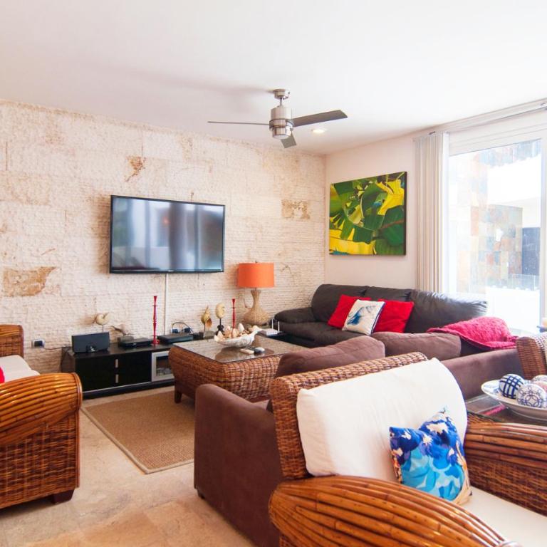 Exceptional Location Near Beach, Pool-View Balcony - Apartment - 15