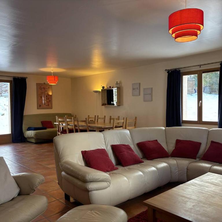 Maison spacieuse et fonctionnelle - 5 chambres, terrasse, parking privé - FR-1-548-27 - Vacation Home - 2