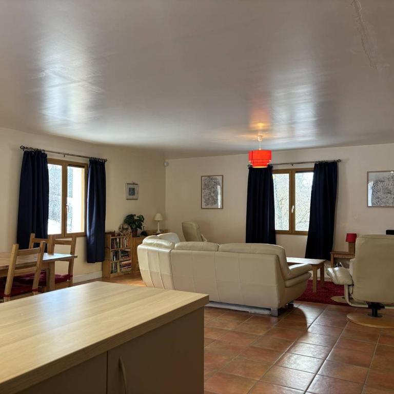 Maison spacieuse et fonctionnelle - 5 chambres, terrasse, parking privé - FR-1-548-27 - Vacation Home - 3