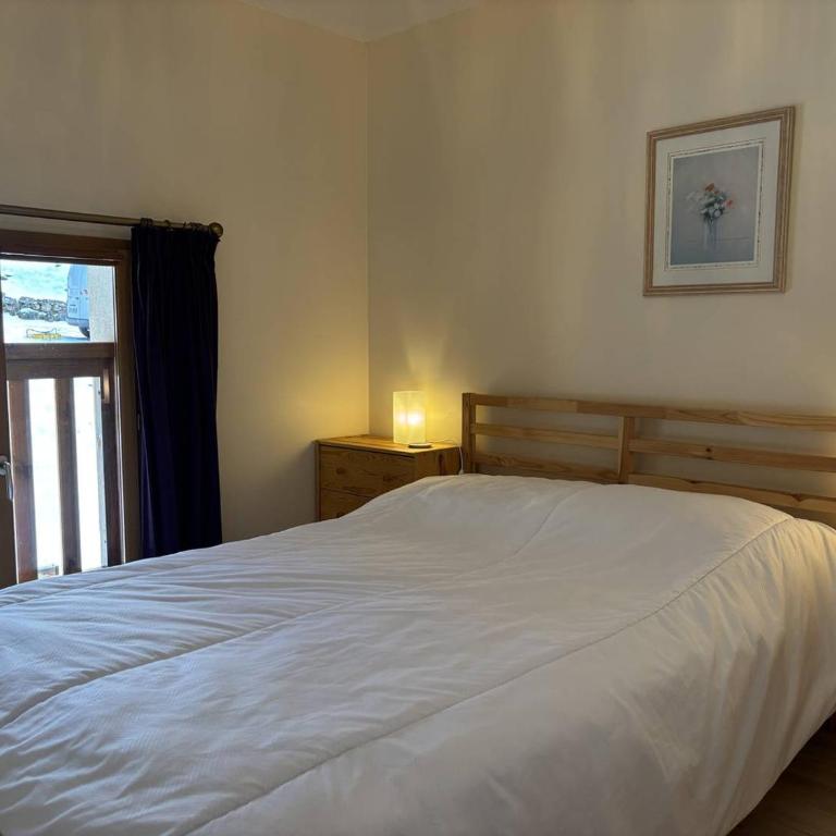 Maison spacieuse et fonctionnelle - 5 chambres, terrasse, parking privé - FR-1-548-27 - Vacation Home - 7