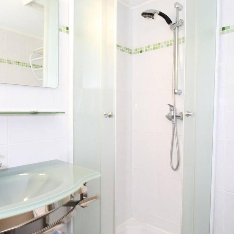 Charmant T1 Mezzanine, Clim, Vue Thau - FR-1-553-210 - Appartement - 12