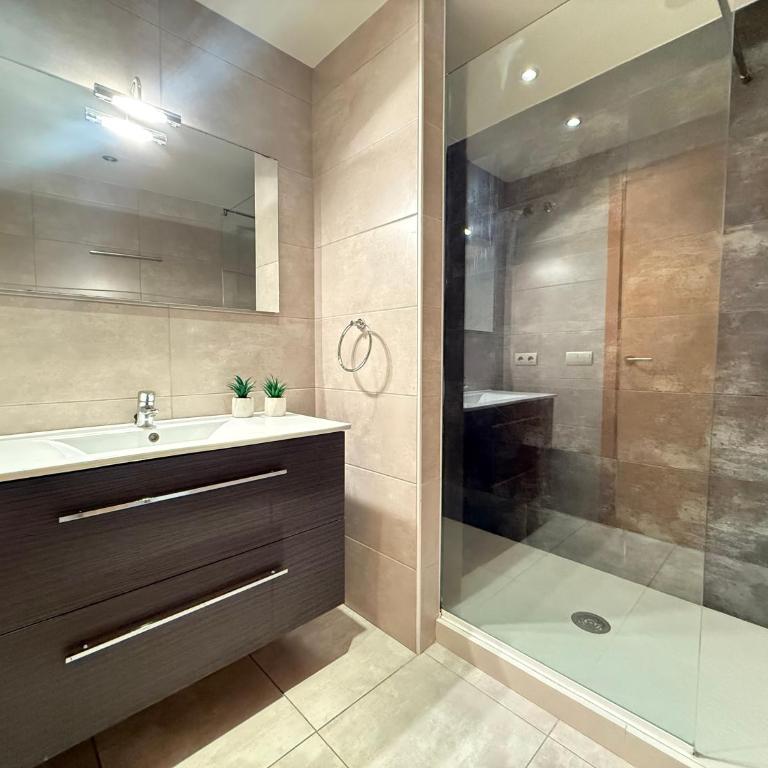 Agi Riera Ginjolers - Apartamento de 3 dormitorios (6 adultos) - 18