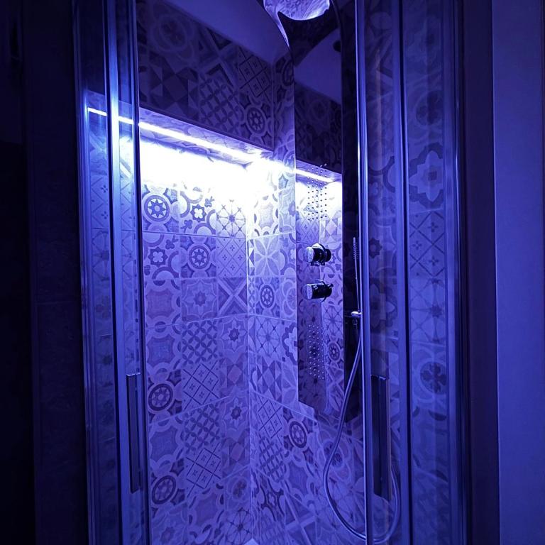 Top Luxury Inn - Superior King Room - 4