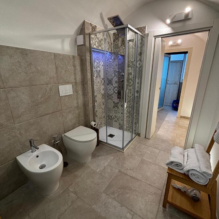 Top Luxury Inn - Superior King Room - 9