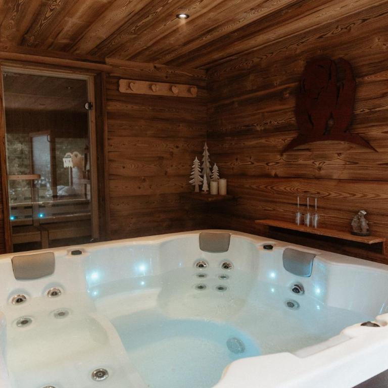 Chalet de l'Ours, 4 étoiles, avec spa et proche des pistes - Chalet - 2