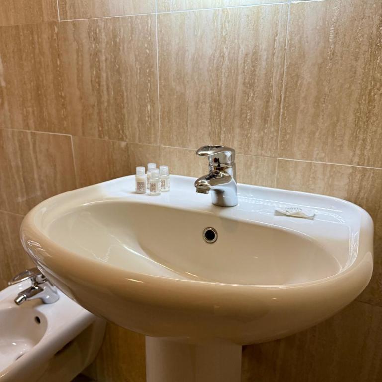 Brera Secret Nest - Appartamento Deluxe con 2 Camere da Letto e Balcone - 13