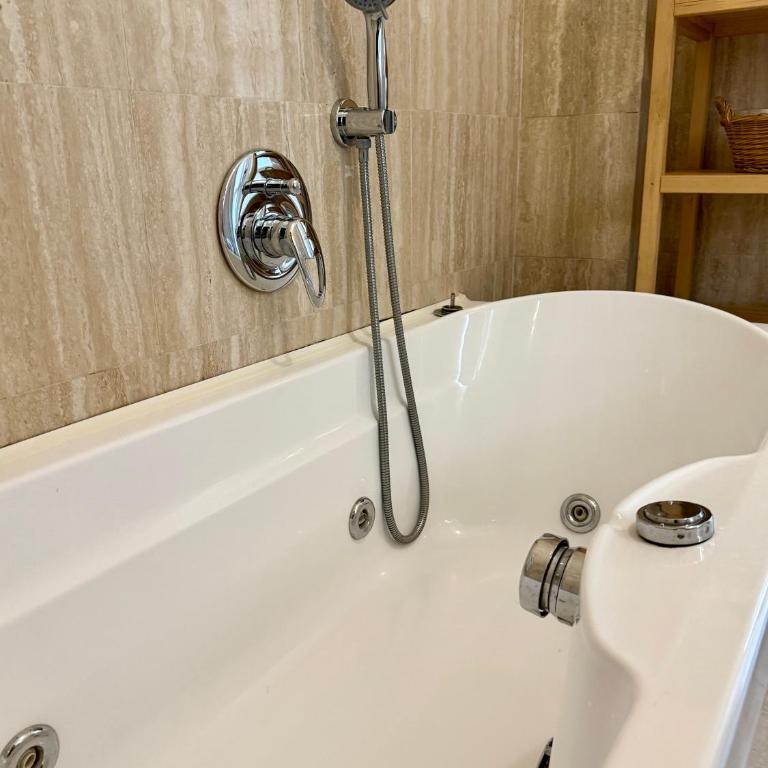 Brera Secret Nest - Appartamento Deluxe con 2 Camere da Letto e Balcone - 11
