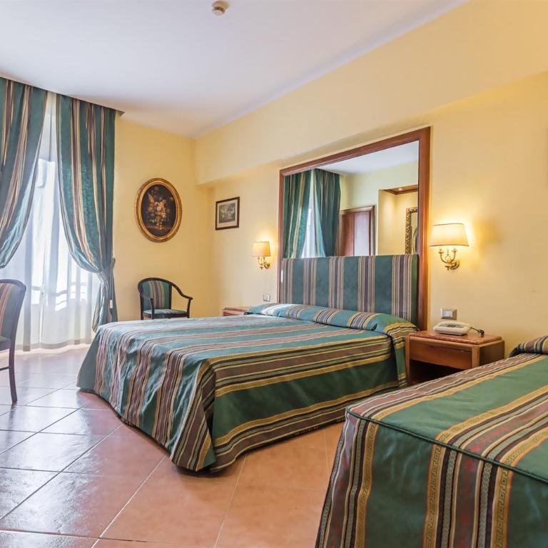 Raeli Hotel Lux - Camera Tripla - 8