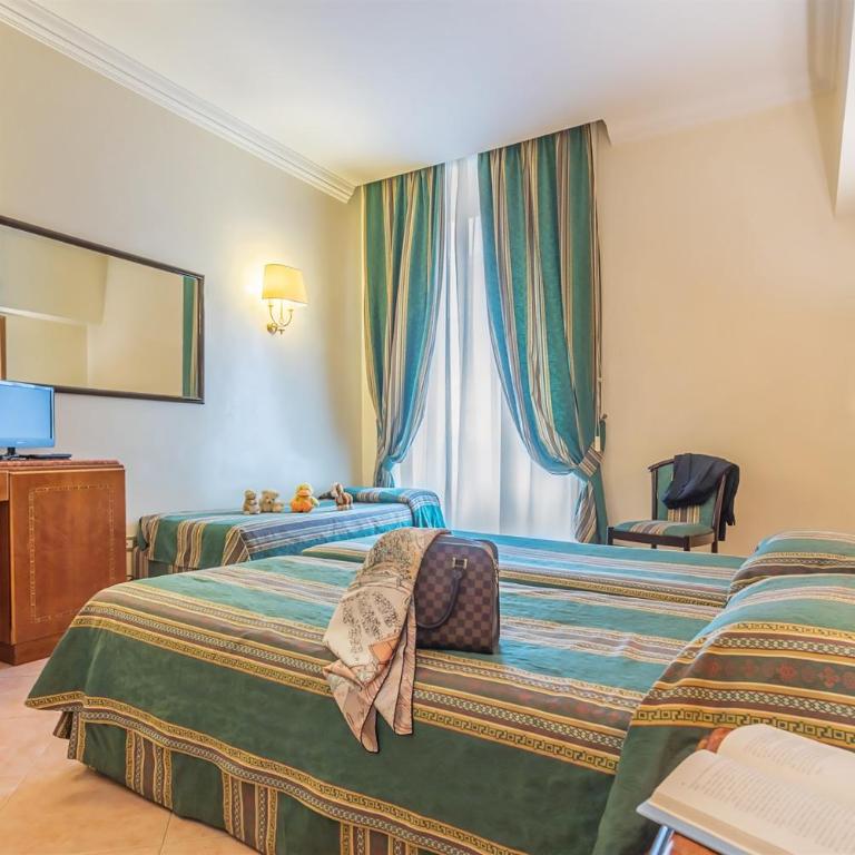 Raeli Hotel Lux - Camera Tripla - 11