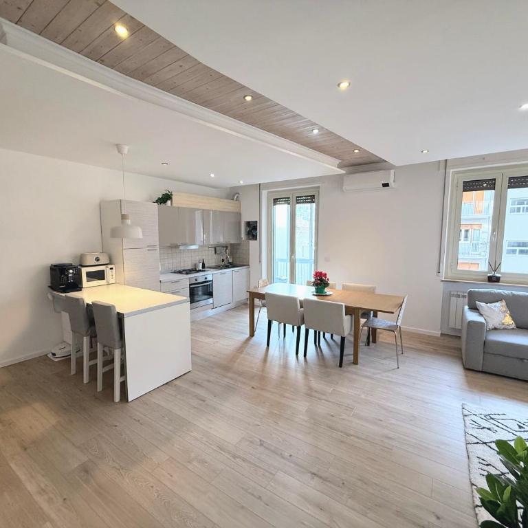 Casa Ploy - Bright and modern, between the beach and the city center - Two-Bedroom Apartment - 2