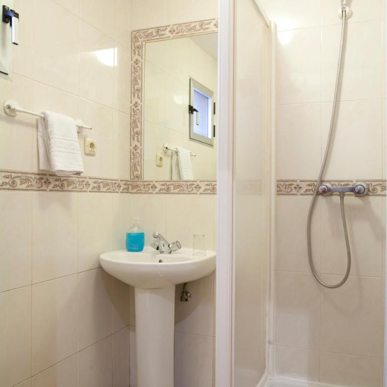 Hostal Zabala - Chambre Simple avec Salle de Bains Privative - 9