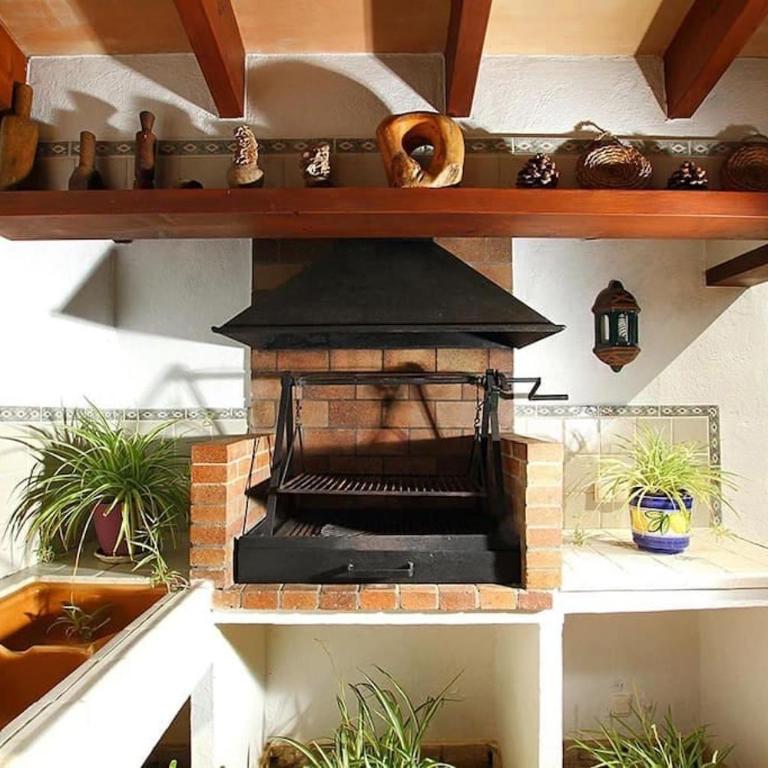 Two-bedroom house with country views by Renthousing - Villa con piscina privada - 16
