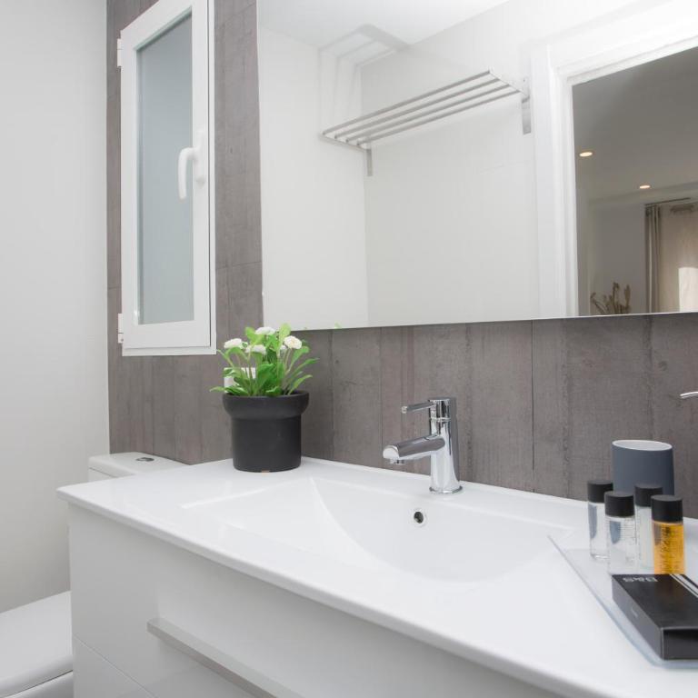 SingularStays Mercado Central - Two-Bedroom Apartment - Penthouse - 6