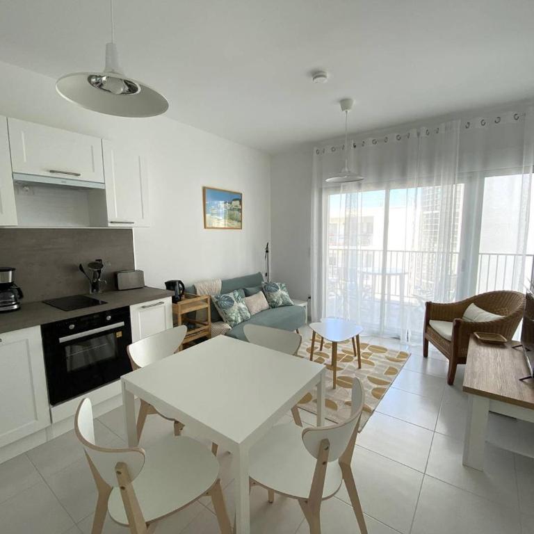 Royan T2 2* avec Balcon et Parking à 250m de la Plage - FR-1-738-37 - Apartment - 1