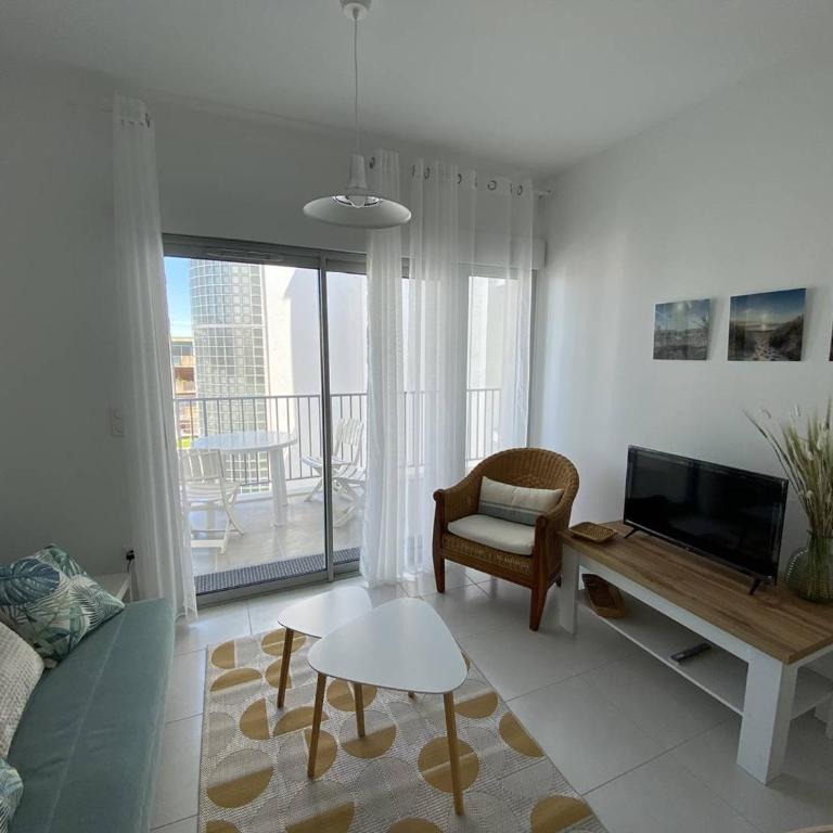Royan T2 2* avec Balcon et Parking à 250m de la Plage - FR-1-738-37 - Apartment - 4