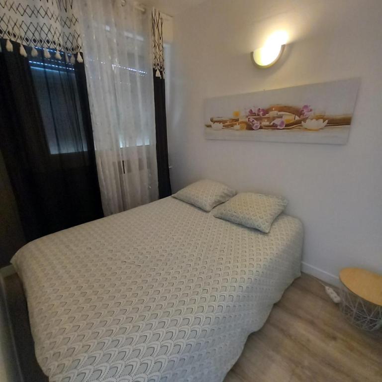 Appartement avec une petite place de parking, centre ville, proche gares - Apartamento de 1 dormitorio - 2