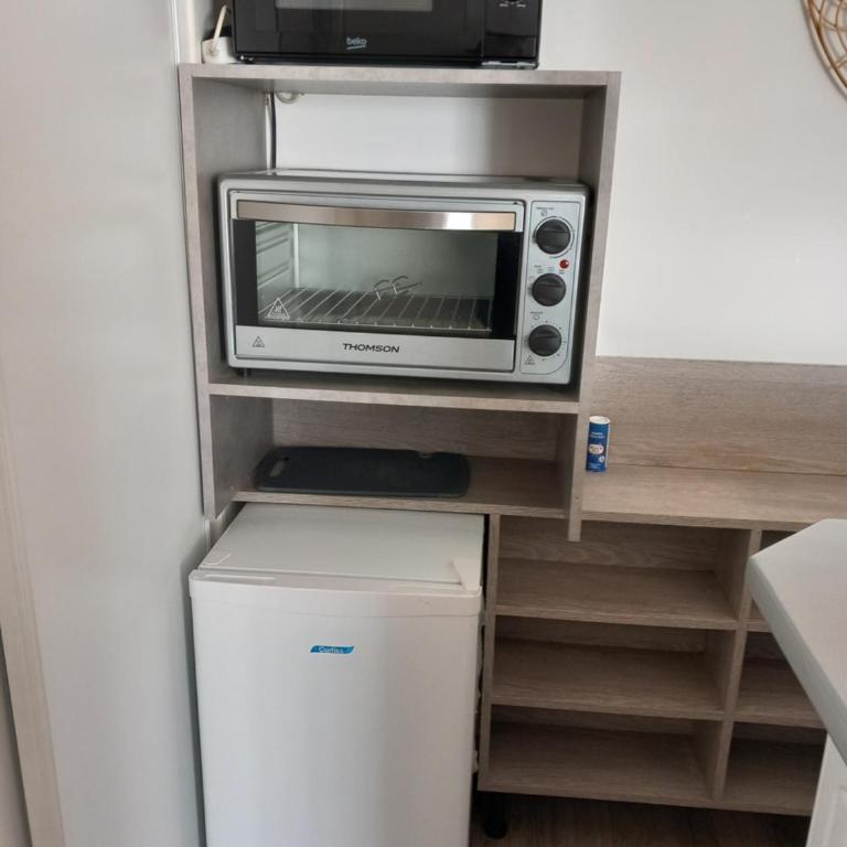 Appartement avec une petite place de parking, centre ville, proche gares - Apartamento de 1 dormitorio - 3