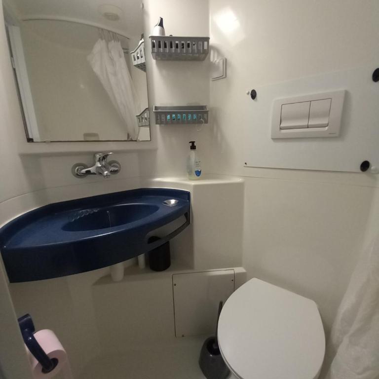 Appartement avec une petite place de parking, centre ville, proche gares - Apartamento de 1 dormitorio - 4
