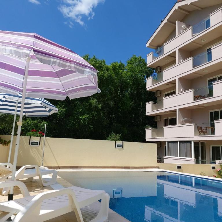 Hotel Premier - Superior Dvokrevetna Soba sa Bračnim Krevetom i Delimičnim Pogledom na More - 1
