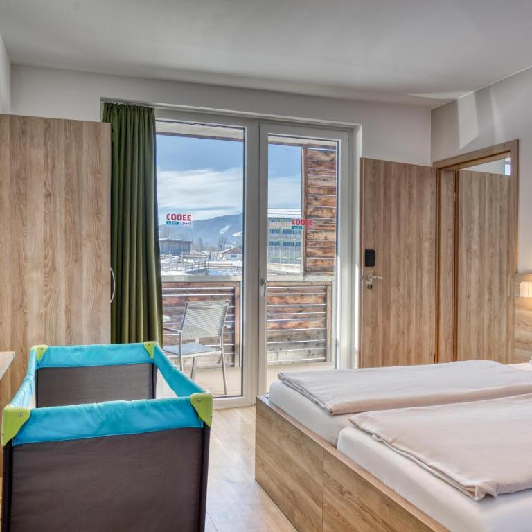COOEE alpin Hotel Kitzbüheler Alpen - Familienzimmer mit Balkon (2 Erwachsene + 2 Kinder) - 7