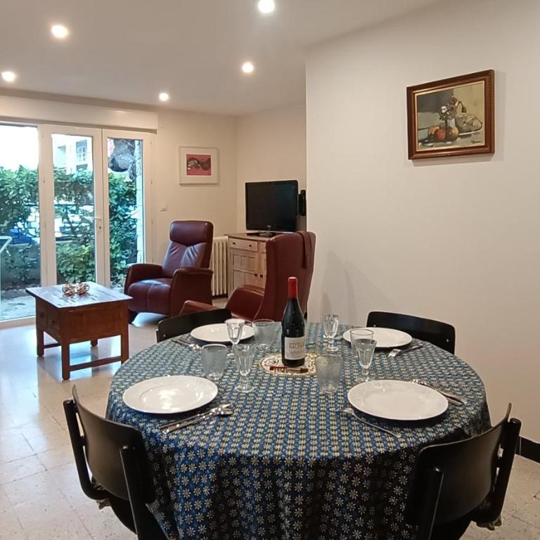 Grand appartement, 2 chambres et jardin - Two-Bedroom Apartment - 2
