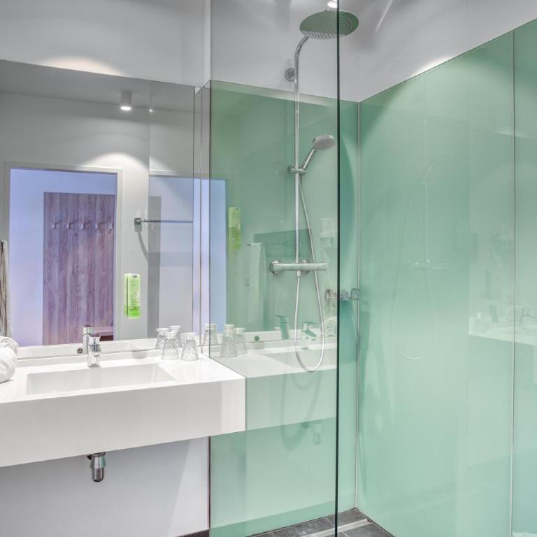 COOEE alpin Hotel Kitzbüheler Alpen - Familienzimmer mit Balkon (2 Erwachsene + 2 Kinder) - 3