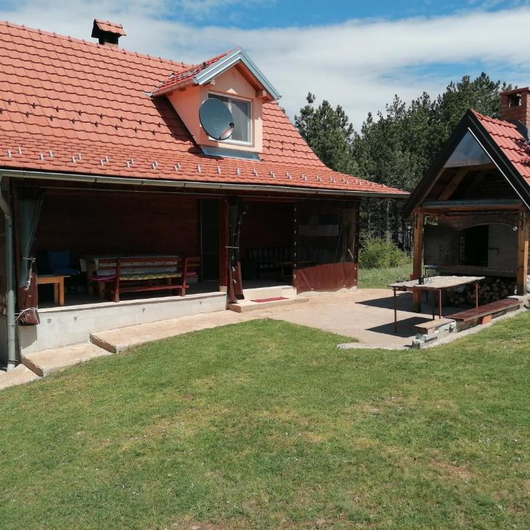 Planinska kuća Mitrović - Apartman s 2 Spavaće Sobe sa Balkonom i Terasom - 27