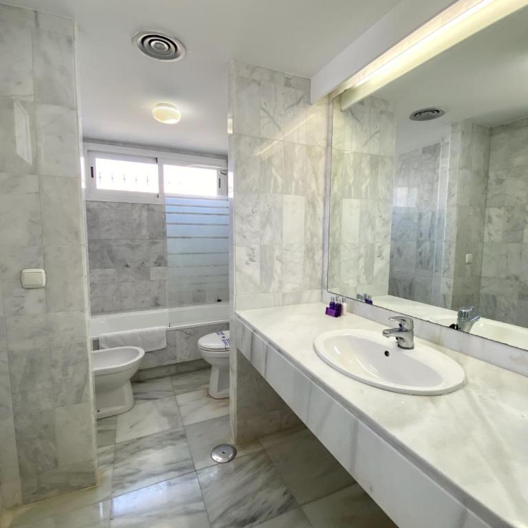SERINAMAR- Los Naranjos de Marbella - Three-Bedroom Villa - 7