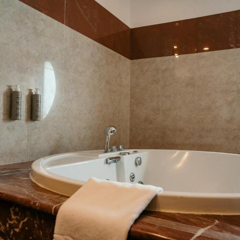 Grand Hotel la Chiusa di Chietri - Junior Suite Deluxe - 8