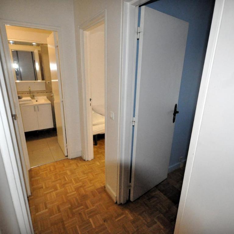 Spacious, Bright Apartment with Private Parking - Appartement 3 Chambres - 8