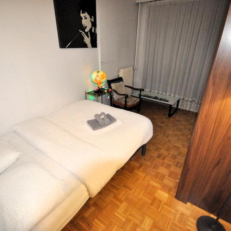 Spacious, Bright Apartment with Private Parking - Appartement 3 Chambres - 12