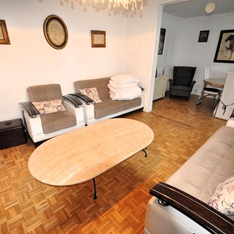 Spacious, Bright Apartment with Private Parking - Appartement 3 Chambres - 13