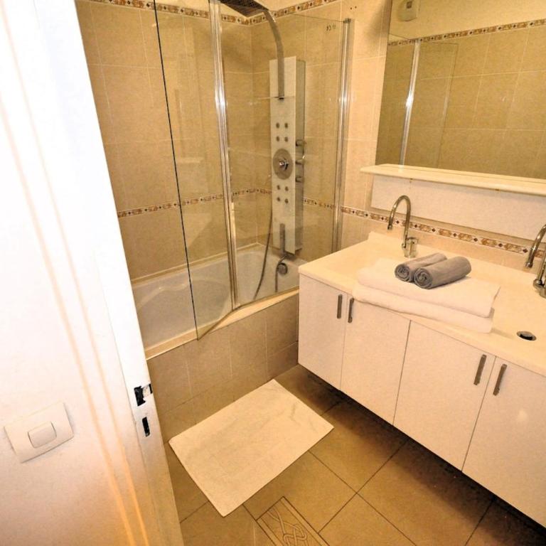 Spacious, Bright Apartment with Private Parking - Appartement 3 Chambres - 16