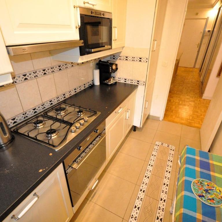 Spacious, Bright Apartment with Private Parking - Appartement 3 Chambres - 19