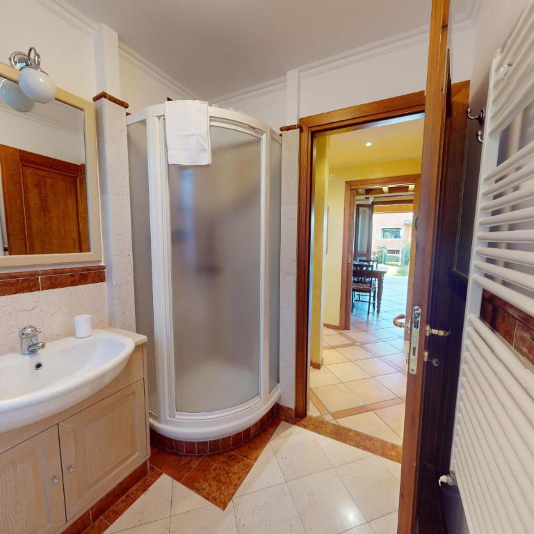 Gardasole family pool, wi-fi, private garden Garda Pleasure By Bookinggardalake - Apartment mit Gartenblick - 21