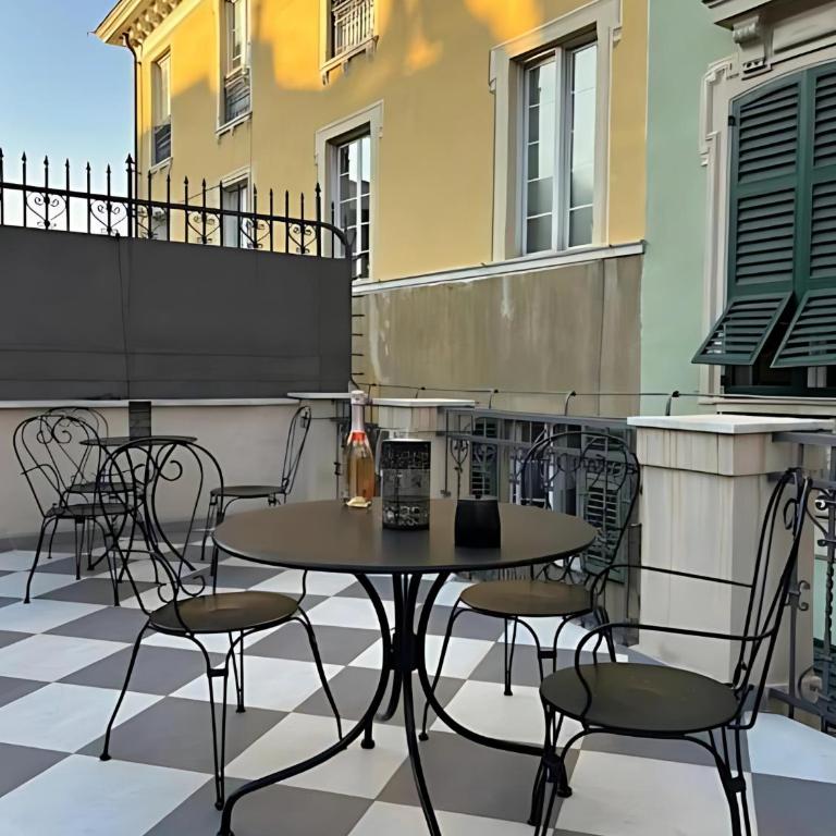 Palazzo Lomellini Historic Retreat by M3trocubo - Elegant Apartment near Aquarium & Via Garibaldi - One-Bedroom Apartment - 5