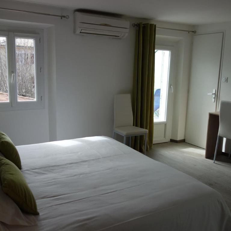 Hotel le Préjoly - Chambre Double ou Lits Jumeaux Supérieure avec Terrasse - 12