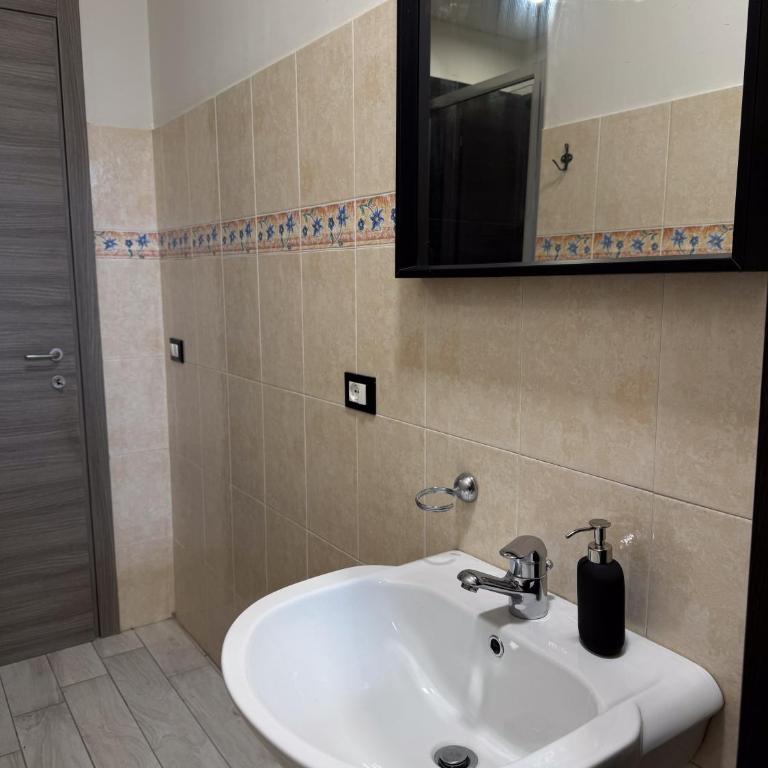 Il borghetto - Camera Matrimoniale con Bagno in Comune - 6