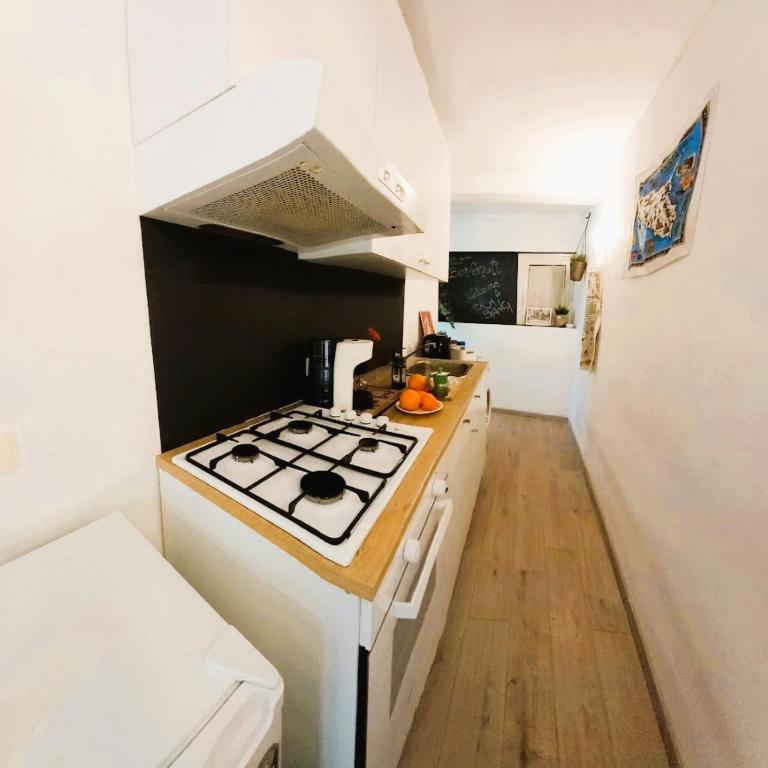 Casa Bianca - Centro Città e due minuti a piedi dalla Metro - One-Bedroom Apartment - 15
