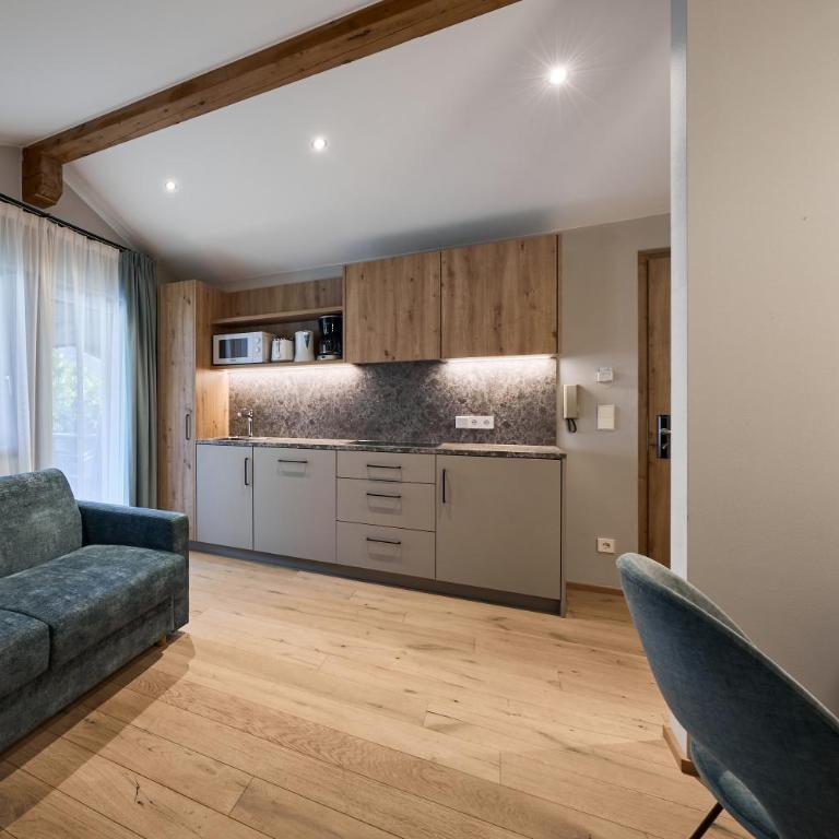 Art Residence Josefshof - Apartment mit 1 Schlafzimmer, Balkon und Bergblick - 7
