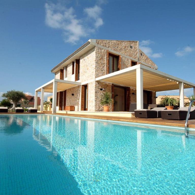 Villa Gran Barcares for 16 by BeBreeze - Villa con piscina privada - 1