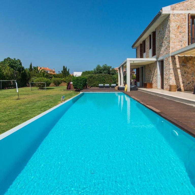 Villa Gran Barcares for 16 by BeBreeze - Villa con piscina privada - 8