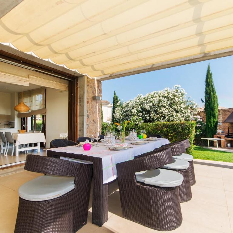 Villa Gran Barcares for 16 by BeBreeze - Villa con piscina privada - 9