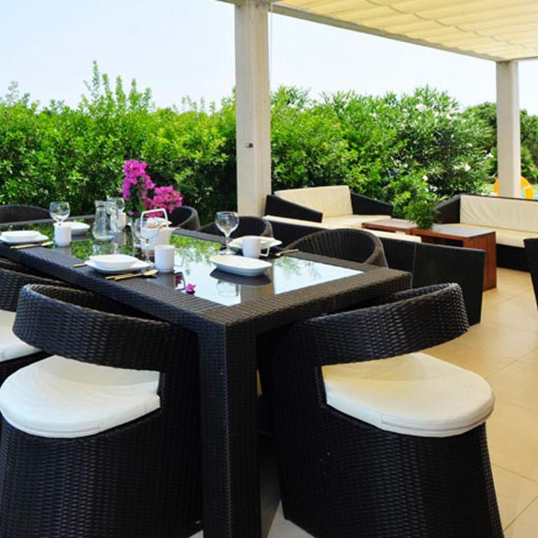 Villa Gran Barcares for 16 by BeBreeze - Villa con piscina privada - 10