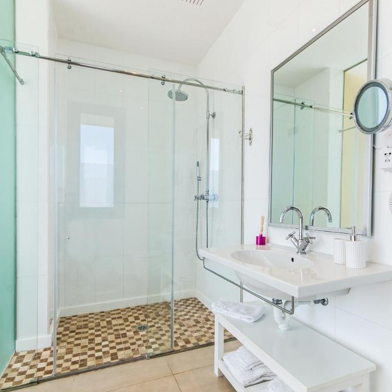 Villa Gran Barcares for 16 by BeBreeze - Villa con piscina privada - 25