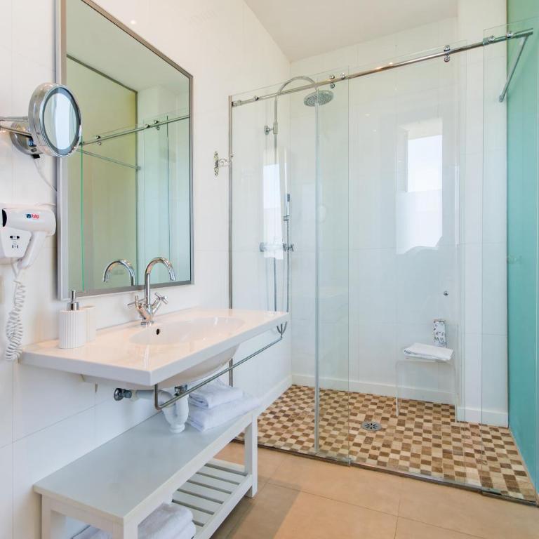 Villa Gran Barcares for 16 by BeBreeze - Villa con piscina privada - 31