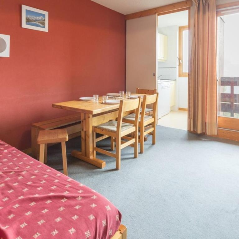 Appartement fonctionnel proche pistes, balcon vue vallée, 6/7 personnes - Three-Bedroom Apartment - 8