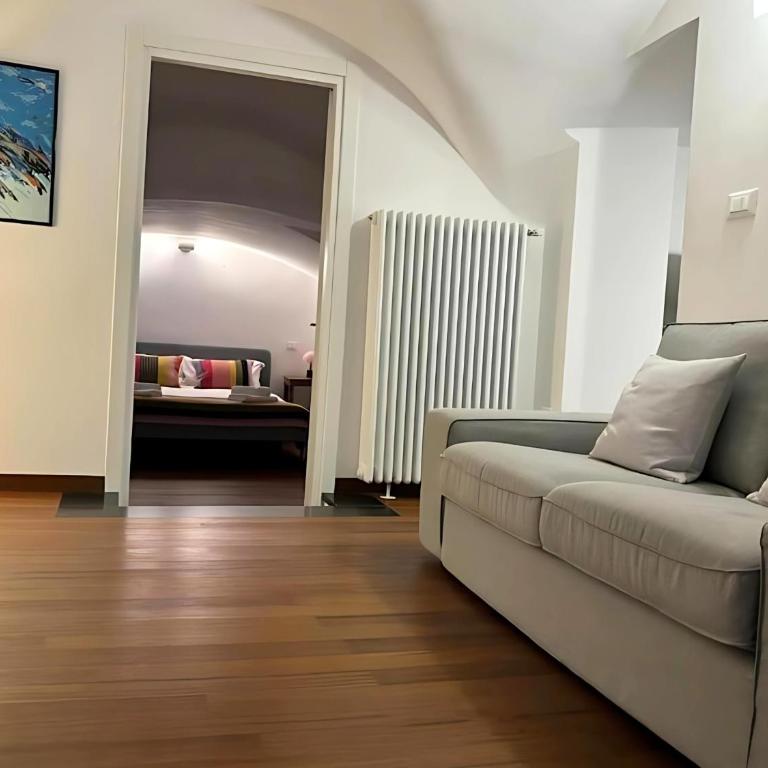 Palazzo Lomellini Historic Retreat by M3trocubo - Elegant Apartment near Aquarium & Via Garibaldi - One-Bedroom Apartment - 6