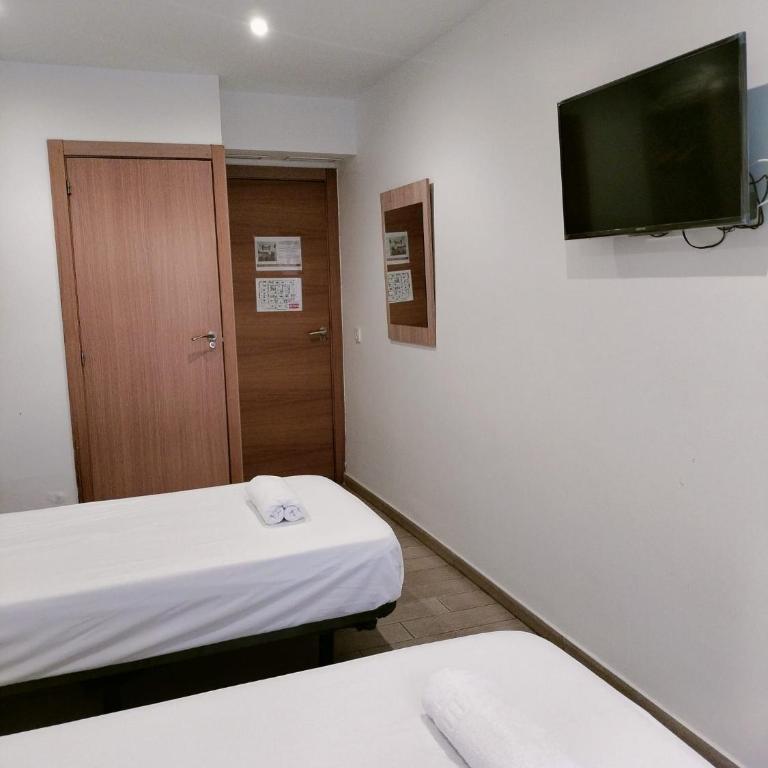 Pensión Portugal - Doppel-/Zweibettzimmer mit eigenem Bad - 1