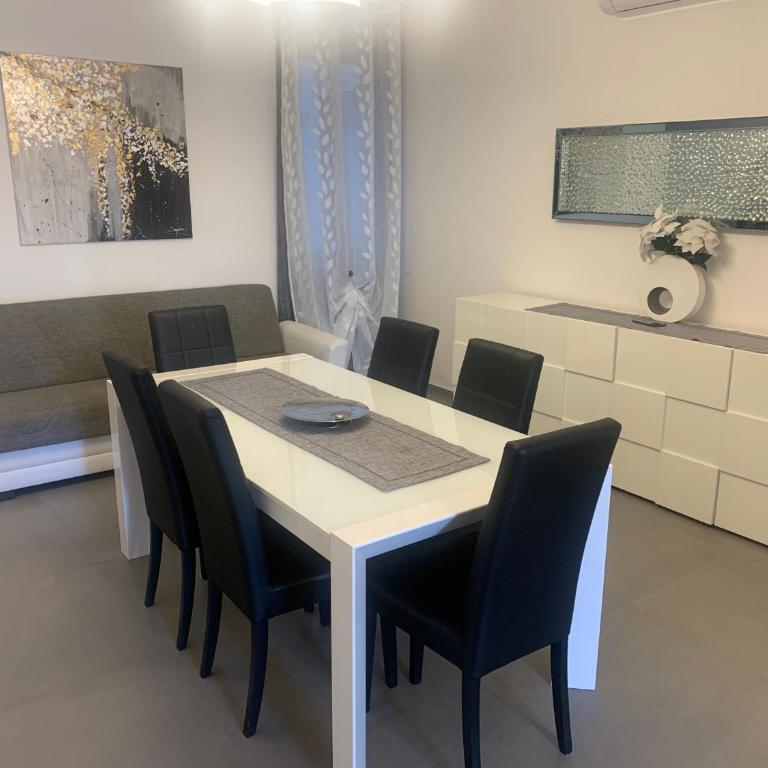 Slim house - Two-Bedroom House - 10